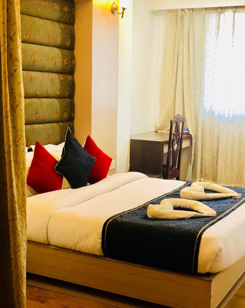 Hotel Prag Continental Гувахати Екстериор снимка