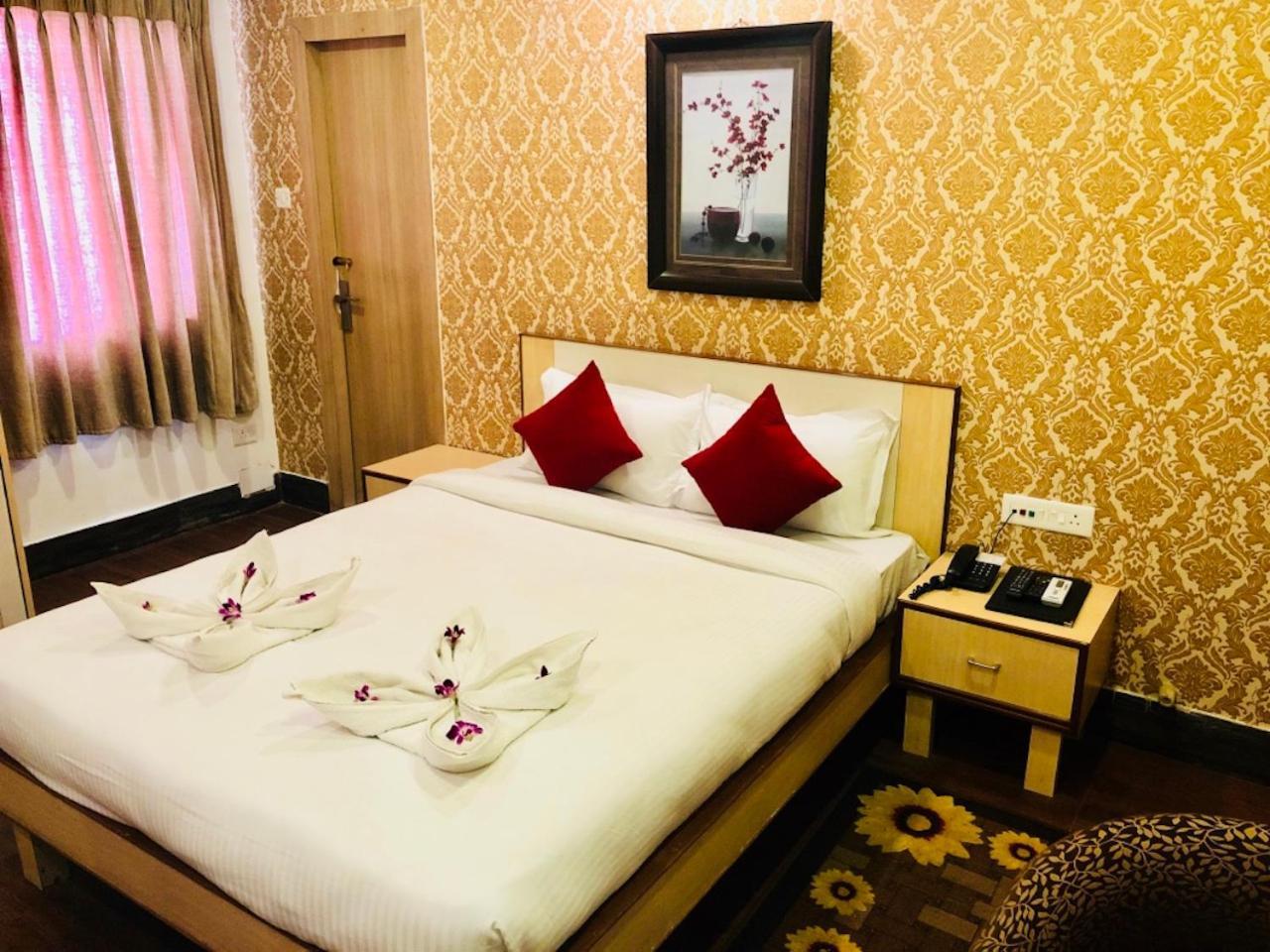 Hotel Prag Continental Гувахати Екстериор снимка